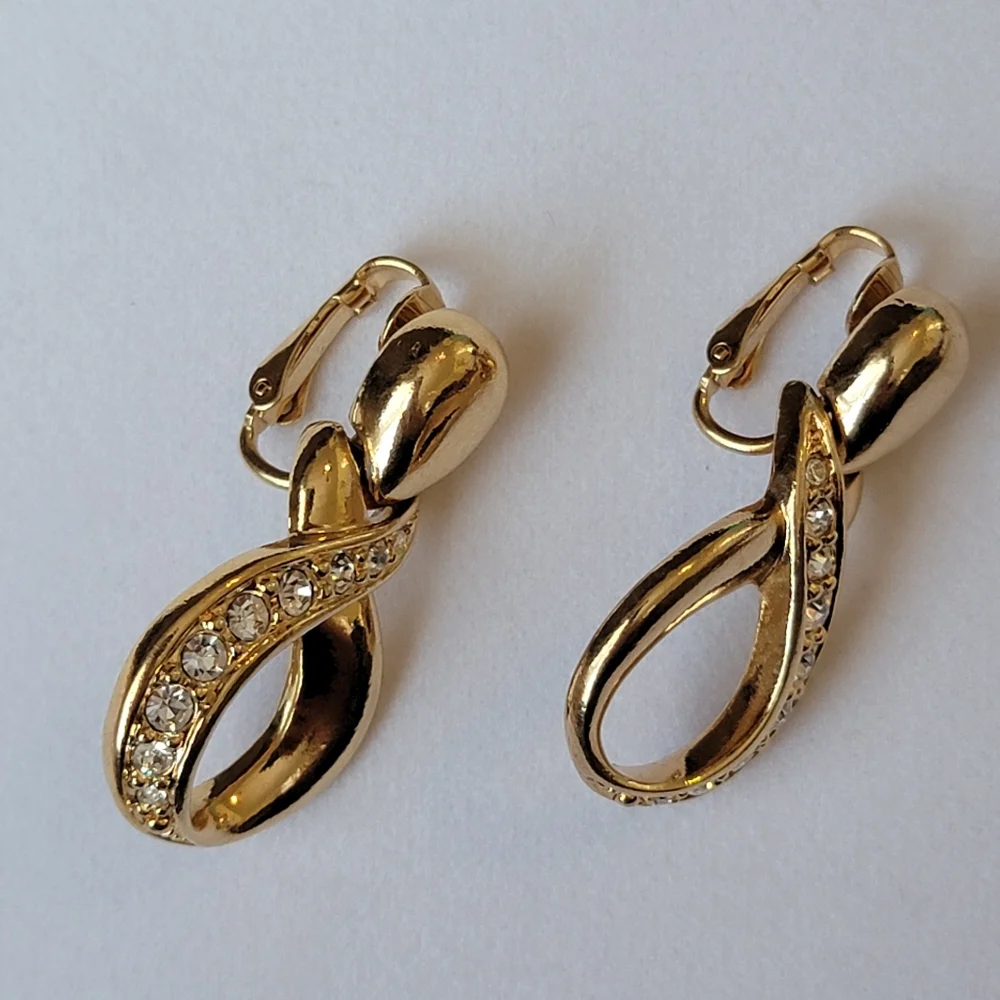 Vintage Gold Twist Rhinestone Clip-on Earrings Avon
